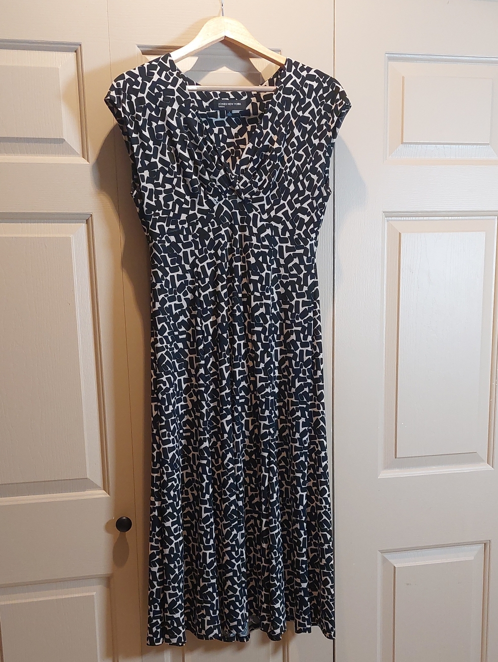 Jones New York Black and White Geometric Maxi Dress